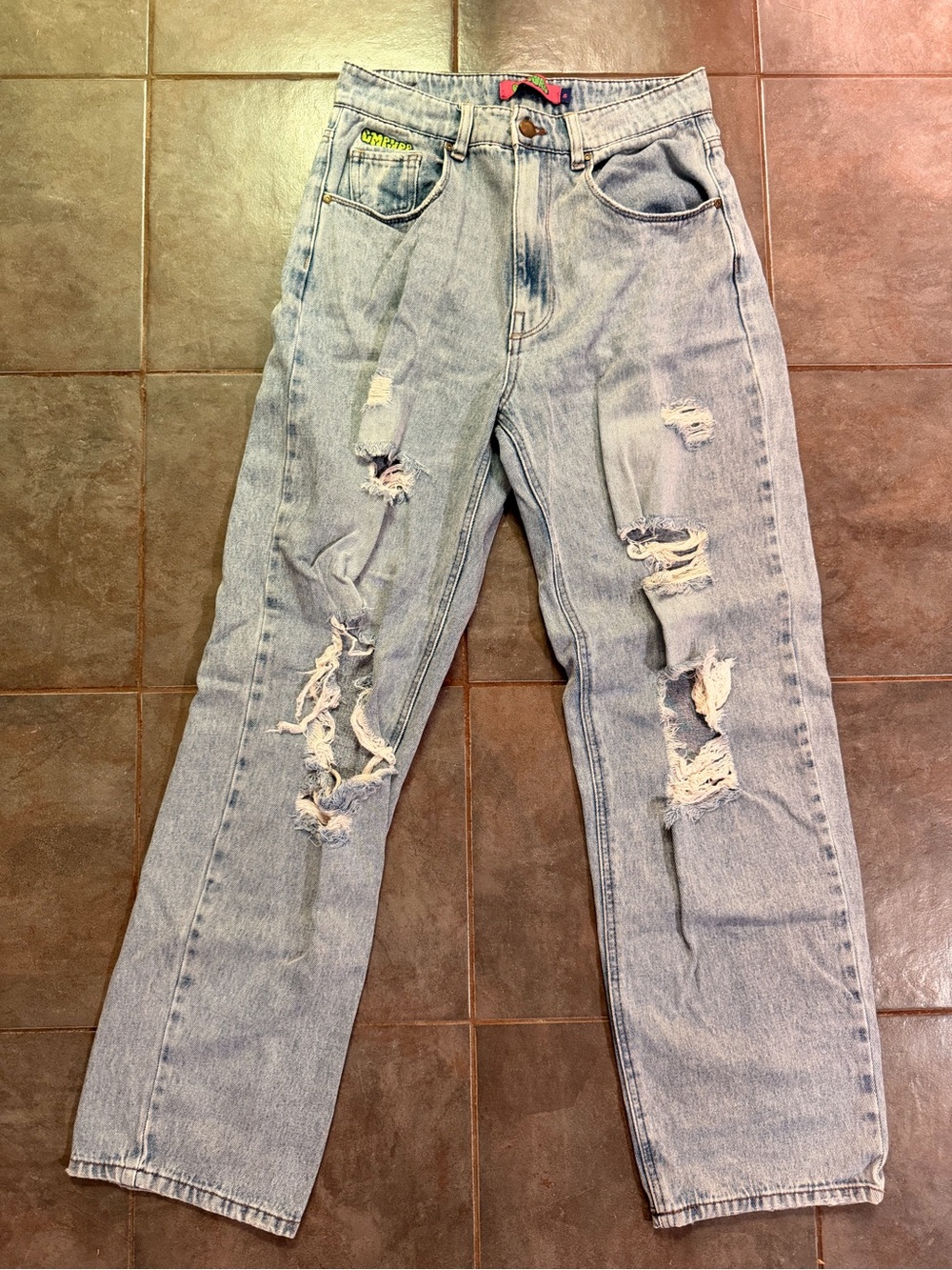 Empyre blue jeans with a distressed look 
SIZE 5